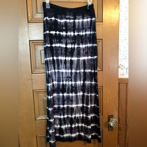 Karen Kane tie dye skirt . Never worn. Navy blue.